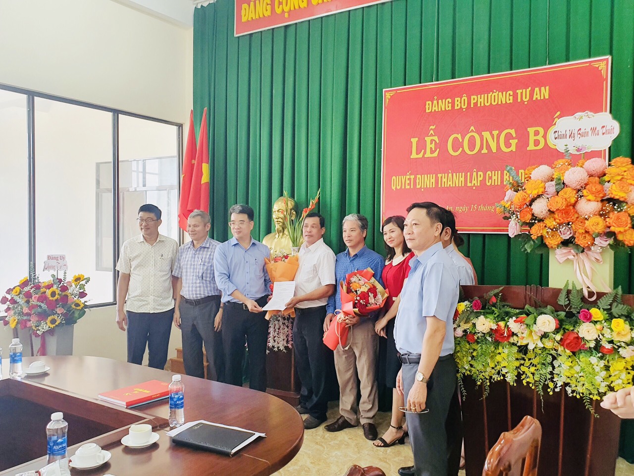 Lễ công bố Quyết định thành lập Chi bộ công ty TNHH Lê Long